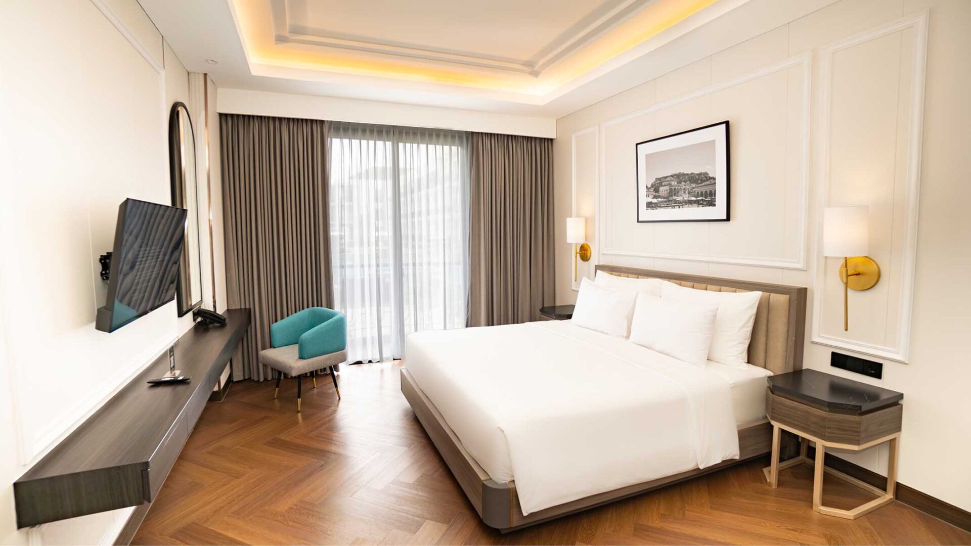 Executive King Pool View