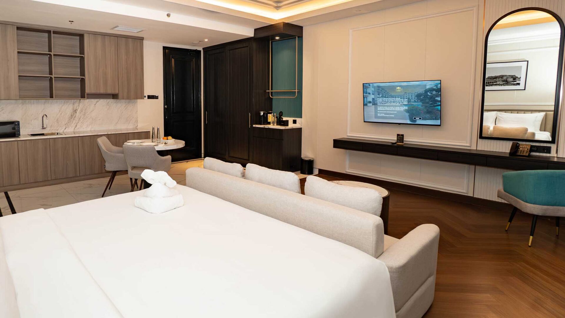 Junior Suite Pool View